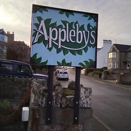 Applebys Guest House Holyhead Extérieur photo