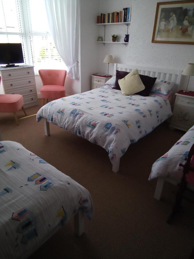 Applebys Guest House Holyhead Extérieur photo