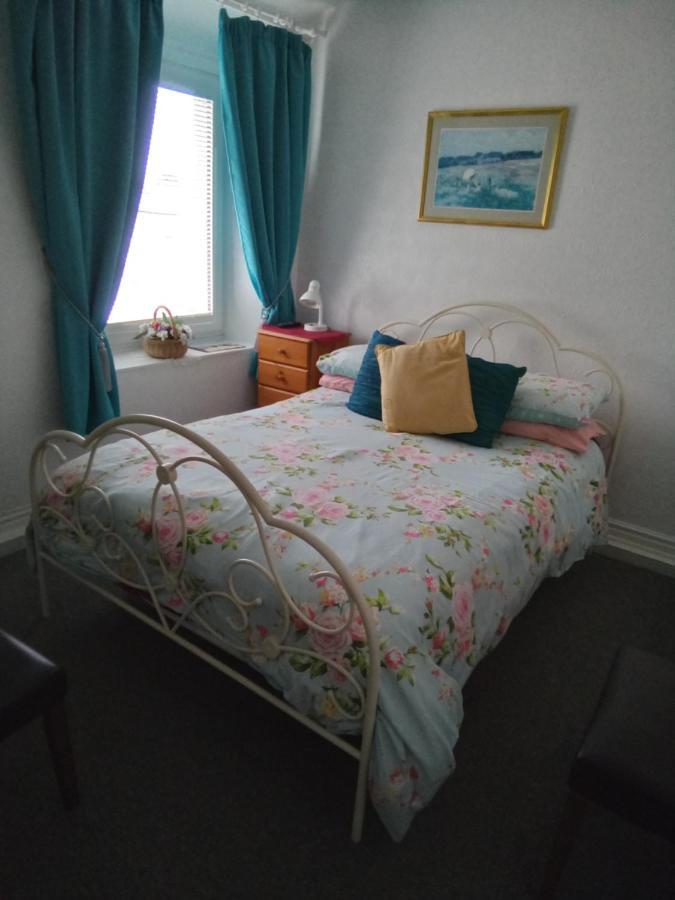 Applebys Guest House Holyhead Extérieur photo