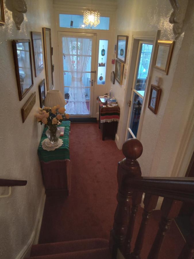 Applebys Guest House Holyhead Extérieur photo