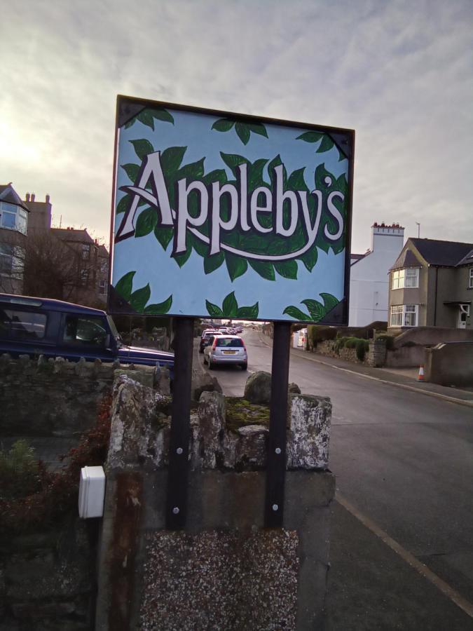 Applebys Guest House Holyhead Extérieur photo