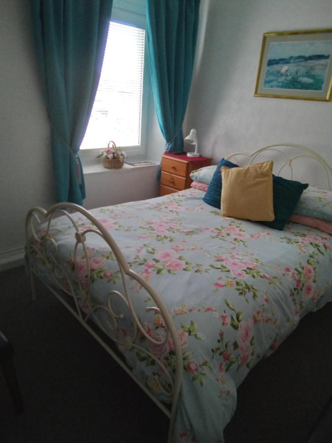 Applebys Guest House Holyhead Extérieur photo