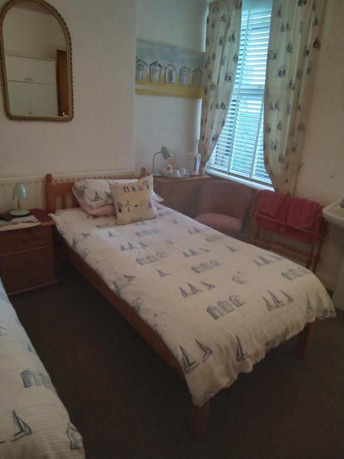 Applebys Guest House Holyhead Extérieur photo