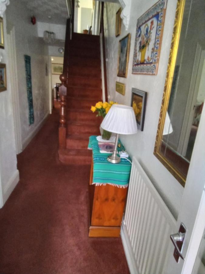 Applebys Guest House Holyhead Extérieur photo