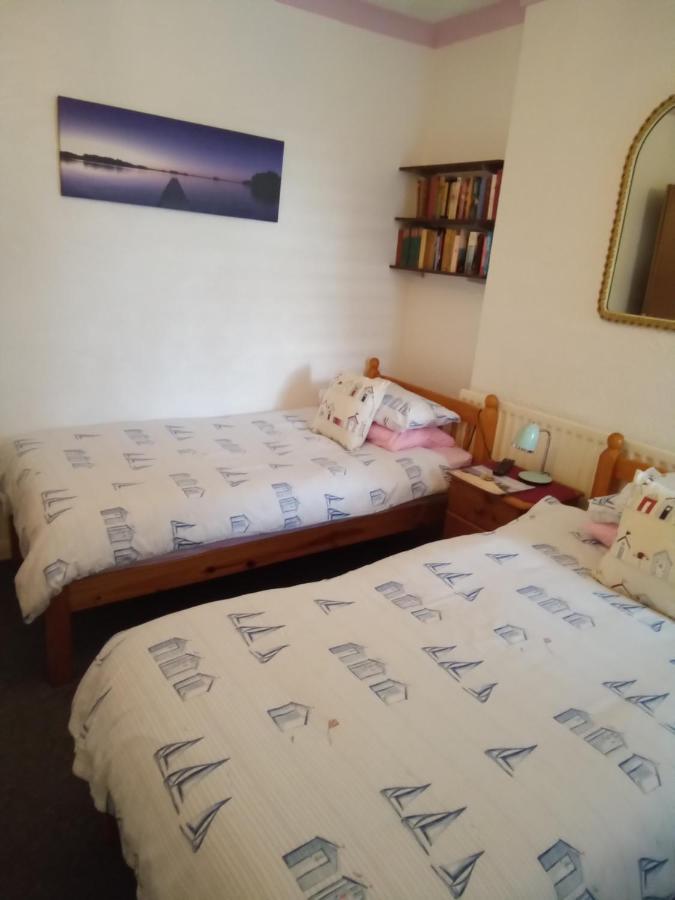 Applebys Guest House Holyhead Extérieur photo