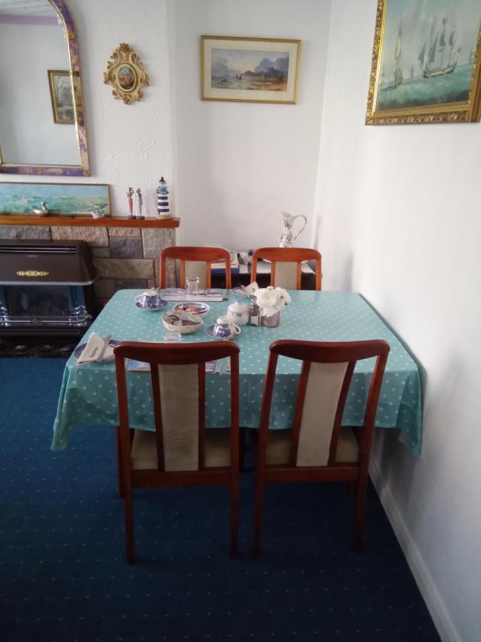 Applebys Guest House Holyhead Extérieur photo